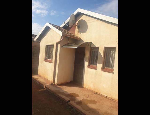 2 BEDROOM HOUSE FOR SALE IN MAHUBE VALLEY